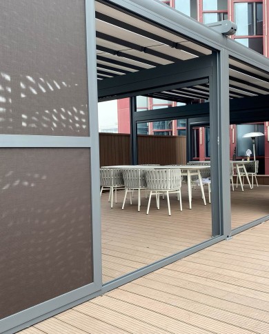 Pergola Tissa avec toit en toile avec côté en toile