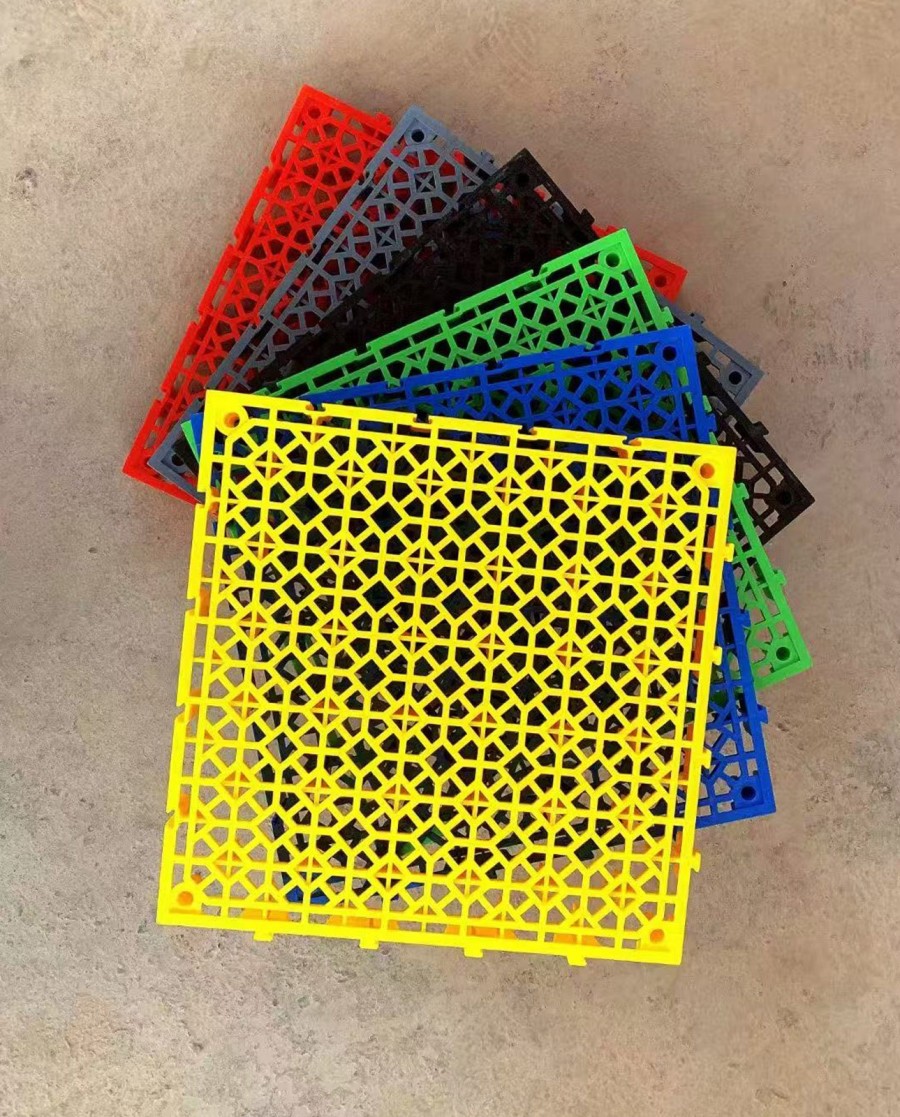 Dalle carrée dimensions : 40 cm x 40 cm épaisseur 2 cm en polypropylène ultra résistant