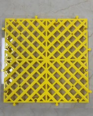 Dalle carrée dimensions : 40 cm x 40 cm épaisseur 2 cm en polypropylène ultra résistant