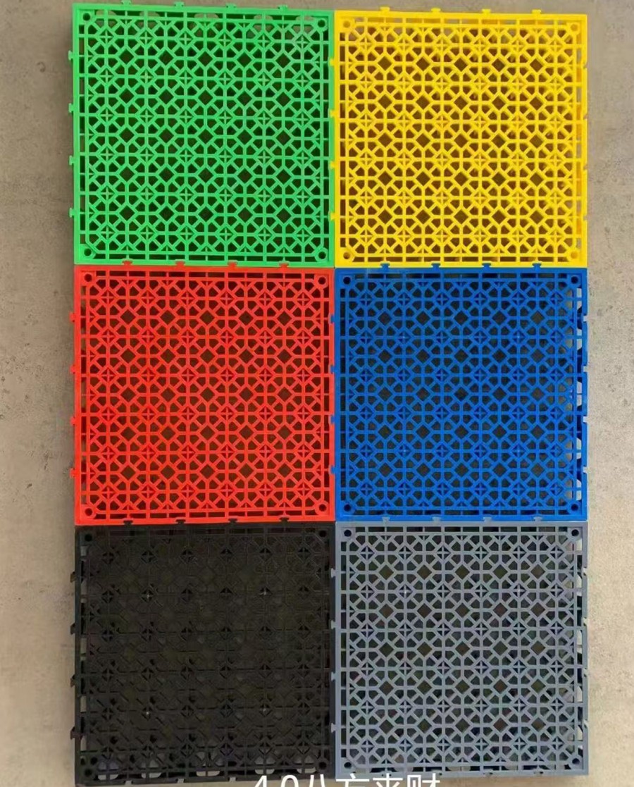 Dalle carrée dimensions : 40 cm x 40 cm épaisseur 2 cm en polypropylène ultra résistant