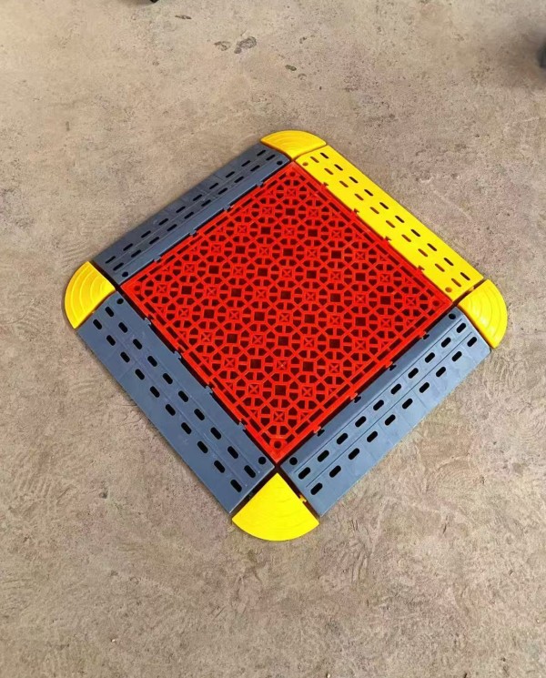 Coin PP dimensions : épaisseur 5 cm  largeur 110 mm x 110 mm