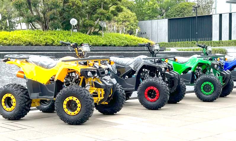 Ensemble de plusieurs quads adulte